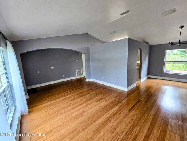 Building Photo - 1662 Tigard St SE