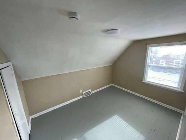 Building Photo - 19303 Fairport St