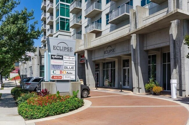 Building Photo - Eclipse 2 Bedroom + 2 Bath in Heart of Buc...