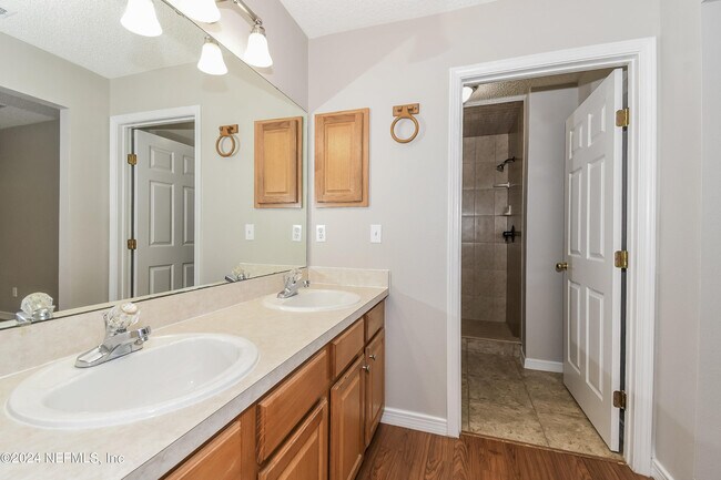 Building Photo - 10450 McGirts Creek Dr