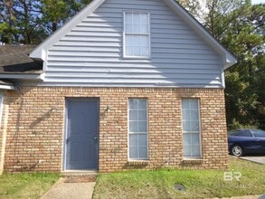 Building Photo - 600 Cheshire Ln