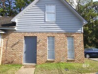 Building Photo - 600 Cheshire Ln