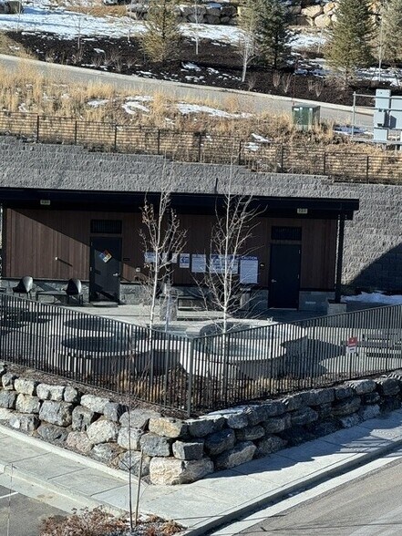 Building Photo - 2303 W Deer Hollow Ct