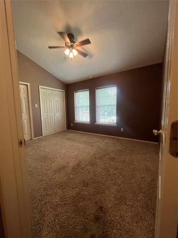 Building Photo - 2107 Greentree Dr