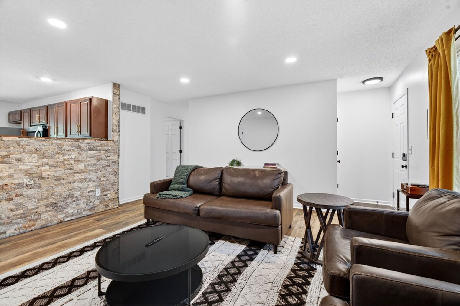 Building Photo - 2126 Hungerford Dr