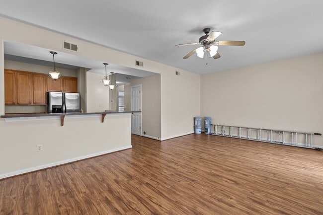 Building Photo - Beautiful 3-Bedroom Condo in Norfolk.