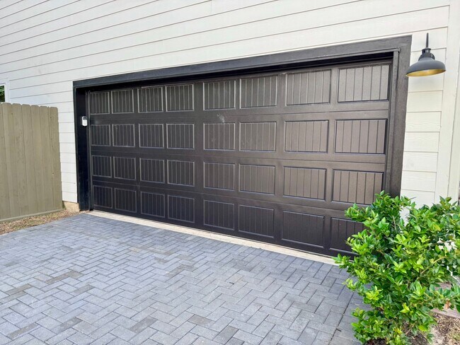 Building Photo - 131 Eastwood St