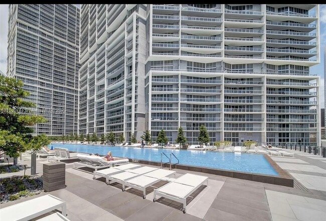Building Photo - 475 Brickell Ave