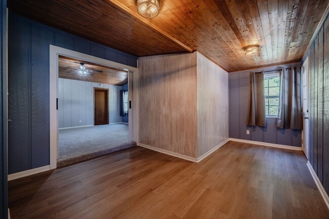 Building Photo - Scenic Lakeview Rental located on Boatman'...