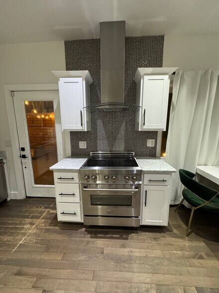 Kitchen - 253 35th Ave N