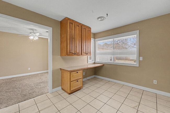 Building Photo - 910 S 28th St