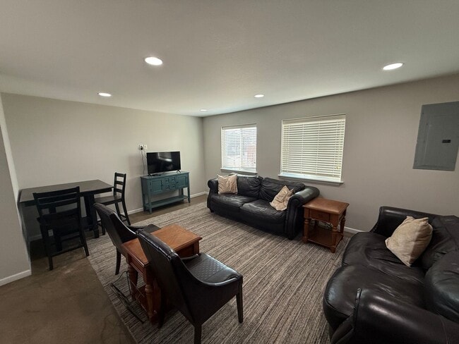 Building Photo - Nowells Subdivision Town Homes - Fully Furnished and Utilities Included