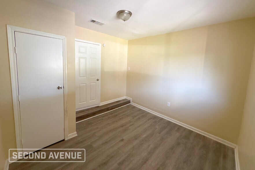 Building Photo - 607 Ahrens St