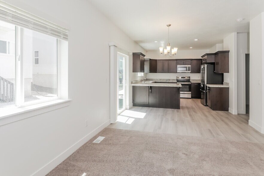 Building Photo - 4728 Rustic Ranch Way