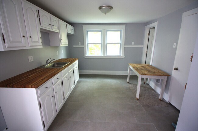Kitchen - 101 Custer St