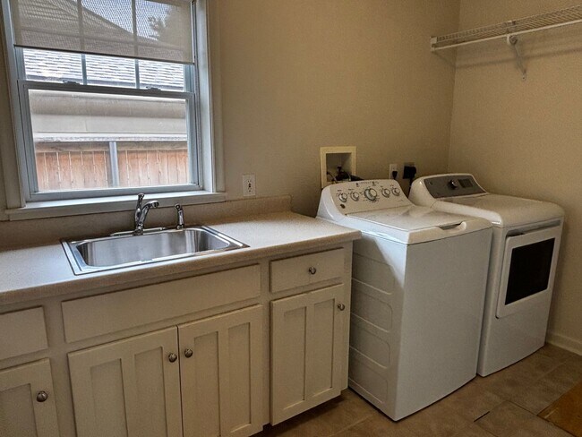 Building Photo - Brookside Charmer on secluded dead end street, just a 2 minute distance to restaurants, shopping ...