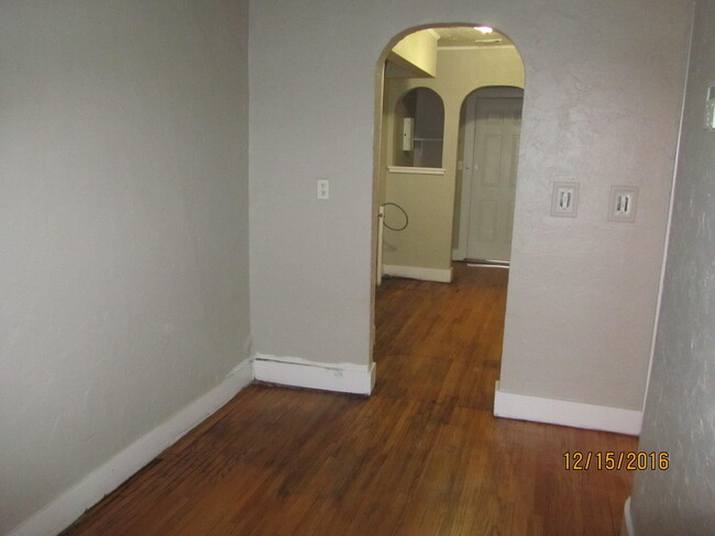 Building Photo - Nice Duplex for Rent close to Midtown - Pl...