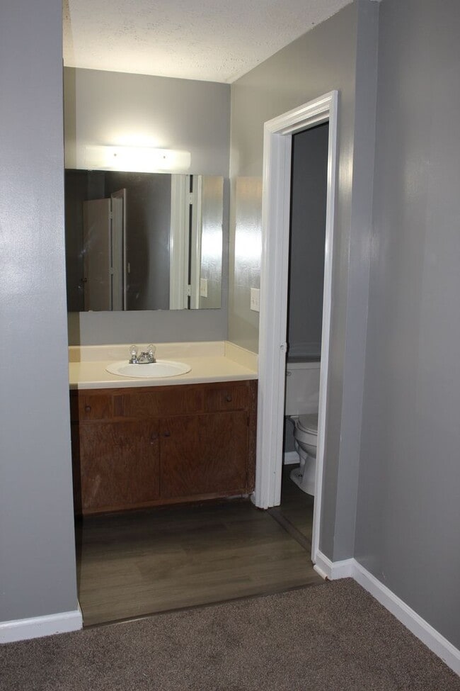 Building Photo - Lake Rim area