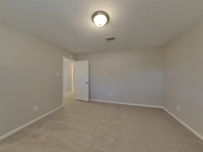 Building Photo - 5711 Kiowa Timbers Dr