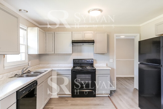 Building Photo - 218 Lily St