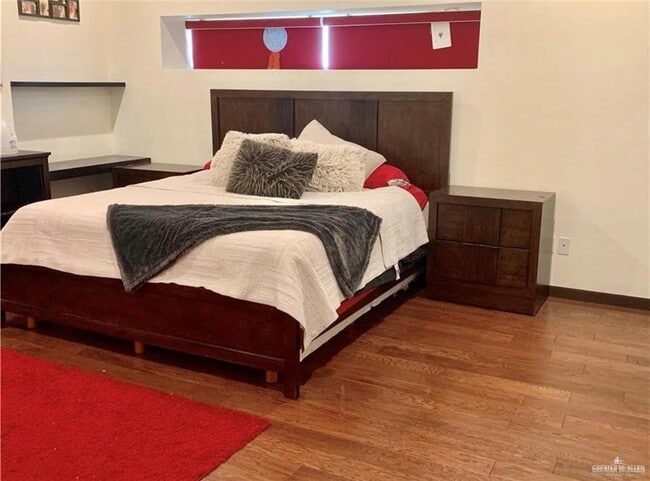 Building Photo - 7 7th St