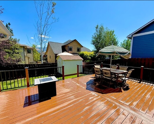 Building Photo - Fully Furnished and Supplied House in Lowe...