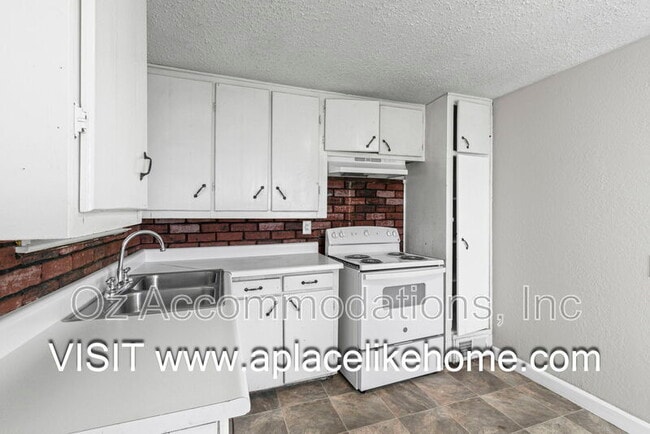 Building Photo - 1501 N 22nd St