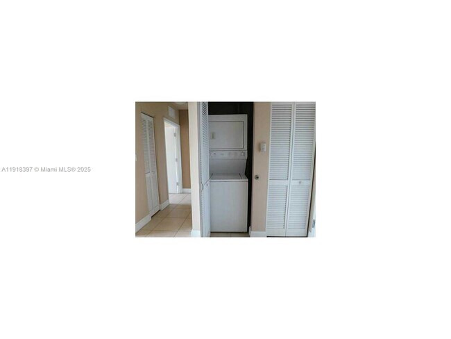 Building Photo - 2525 SW 3rd Ave