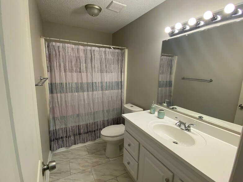 Building Photo - 314 Pine Ave