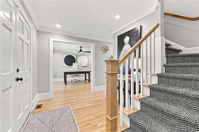 Building Photo - 5179 Meadowlake Dr