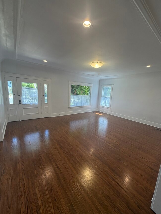 Main Living Room 3 - 713 S Bronson Ave