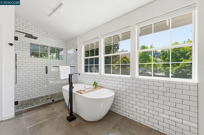 Building Photo - 601 Ambience Way