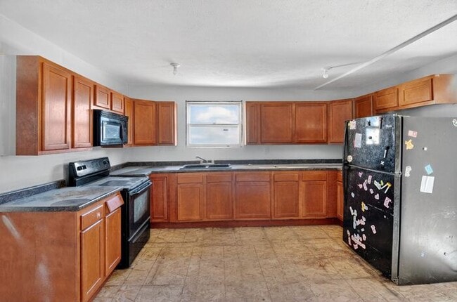 Building Photo - 2405 W 10th St