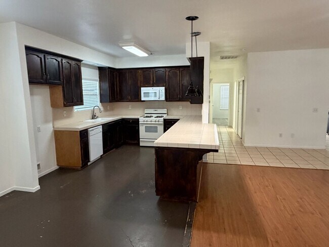 Building Photo - 1339 Vine St