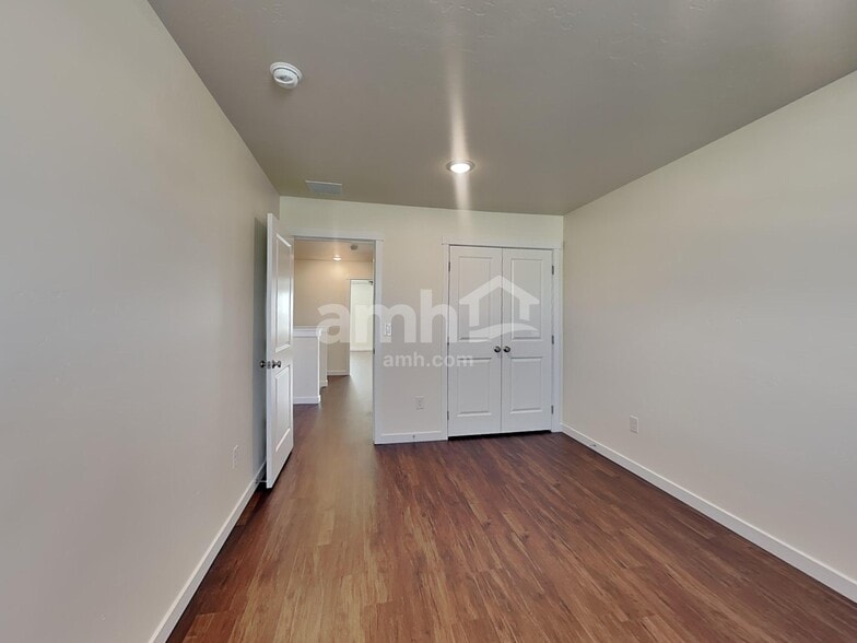 Building Photo - 1496 N Garnet Creek Ave