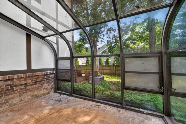 Building Photo - 4 Bedroom Near Butler University!