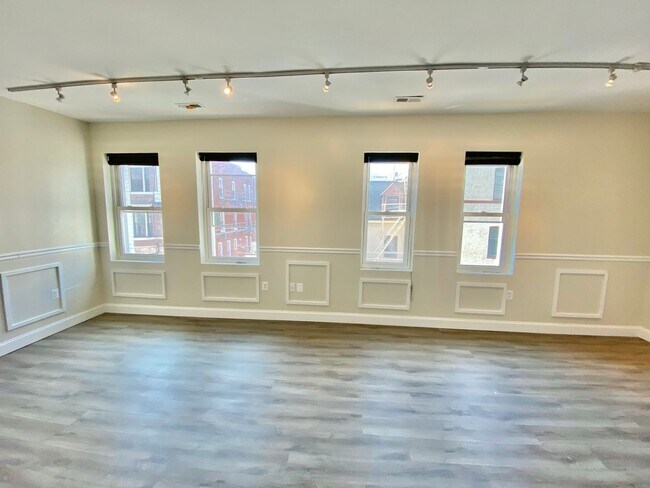 Building Photo - Large  Sunny Dupont Circle 2 bed 2 bath Ap...