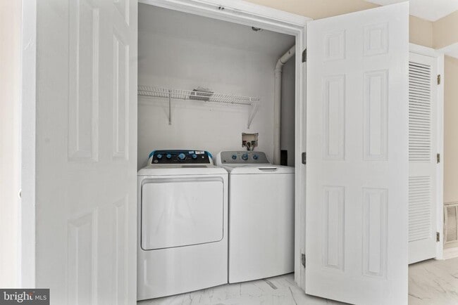 Building Photo - 209 Ilona Ct