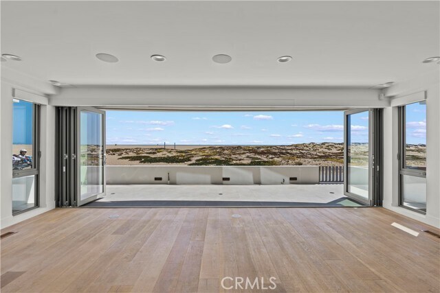 Building Photo - 816 W Oceanfront