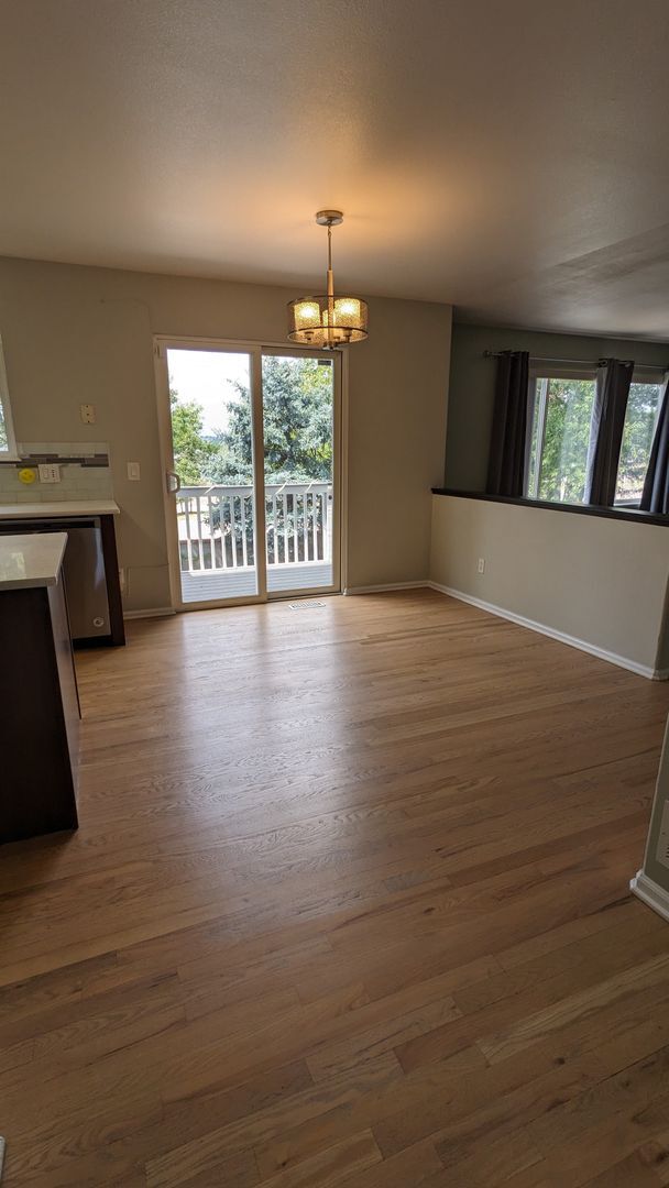 Building Photo - MODERN TWO STORY 3 BED/2.5 BATH WITH FENCE...