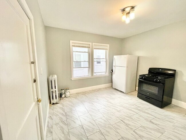 Building Photo - 37 Hamilton St