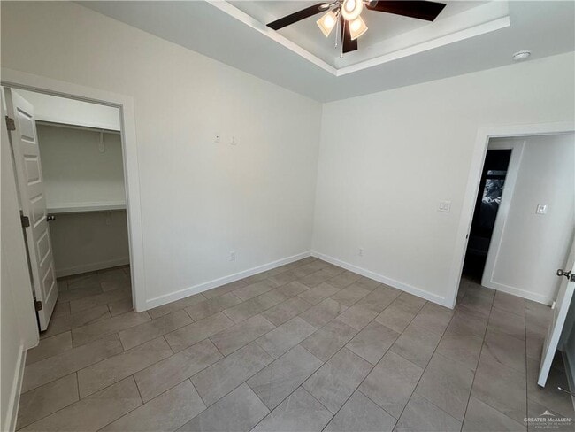 Building Photo - 9 S Woodland Dr
