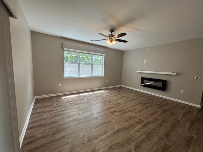 Building Photo - 900 Southmoor Dr