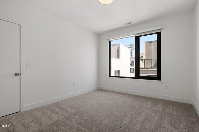 Building Photo - 2017 Jade St