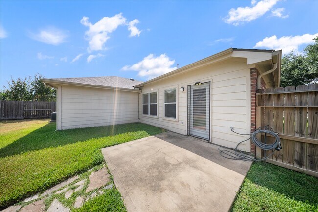 Building Photo - 2219 Rocky Hollow Ln