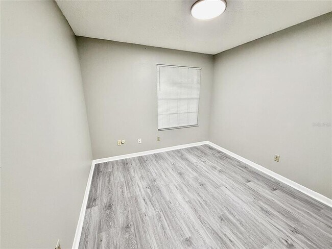 Building Photo - 5490 Britan Dr