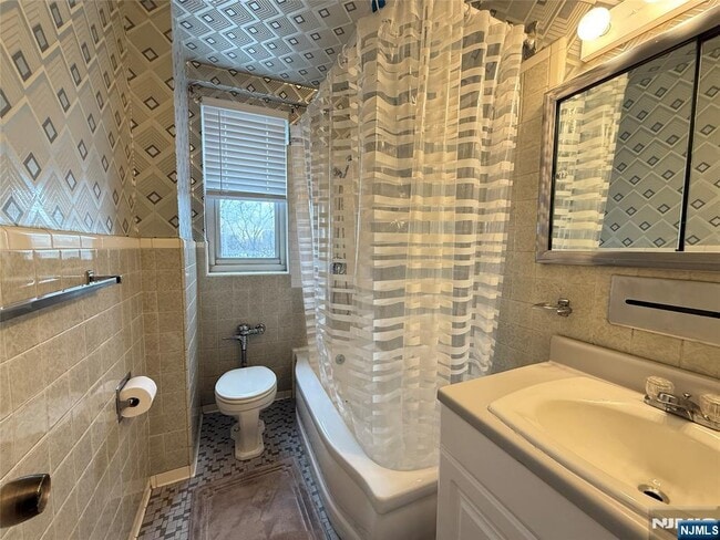 Building Photo - 1450 Palisade Ave