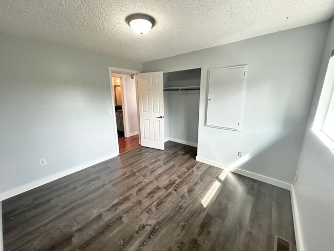 Building Photo - Spacious West Hill Gem – 4 Bed, 3 Bath wit...