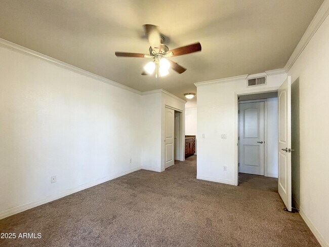 Building Photo - 2025 E Campbell Ave