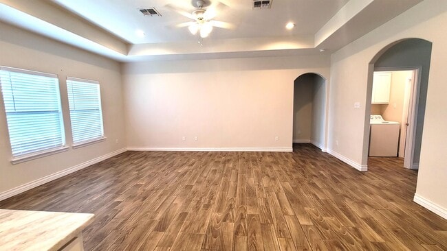 Building Photo - 1849 Kentucky Derby Dr